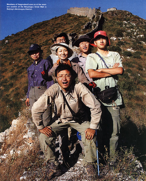 Members of thegreatwall.com.cn at the western section of the Baiyangyu Great Wall in Beijing¡¯s Mentougou District.