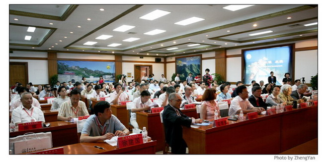 秦皇岛市委常委,宣传部长石晓峰女士致欢迎词